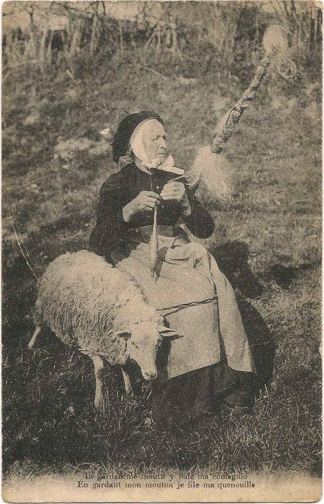 Bergère et son mouton au début du 20ème siècle