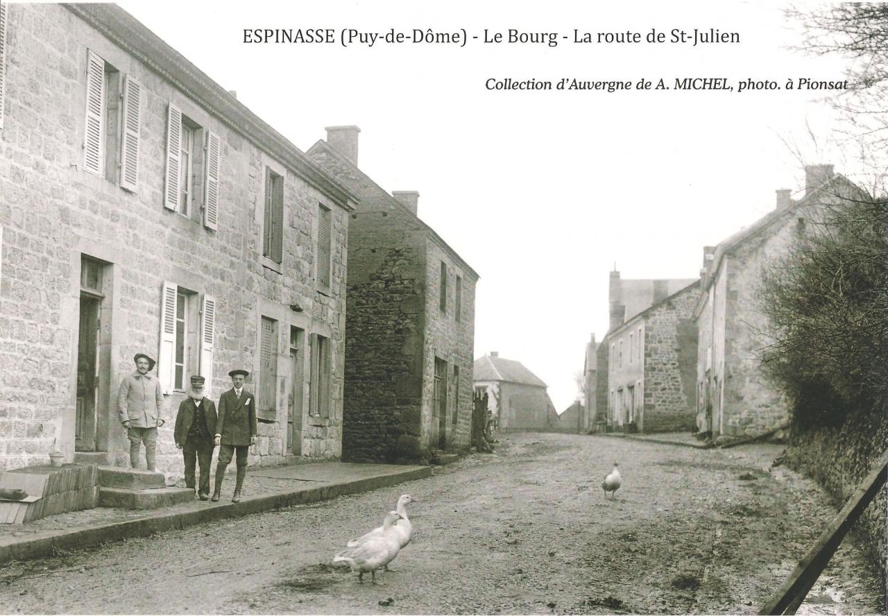 L'entrée du bourg par la route de Saint-Julien-la-Geneste